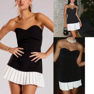 Black/white contrasting sweetheart neck strapless mini dress with pleated detail